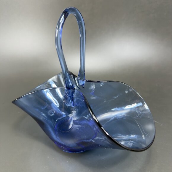 1980s Vintage Art Glass Blue Basket Dish Bowl Trinket Holder Delicate Handle VTG - Picture 11 of 12